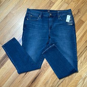 NWT Gap Super Slimming True Skinny Mid Rise Jeans 32R